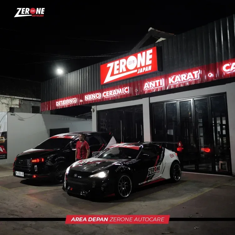 Area depan workshop Zerone Autocare Pati pada malam hari
